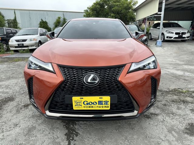 19年式LEXUS UX200 正F-SPORT 紅內裝 女用車  第2張相片