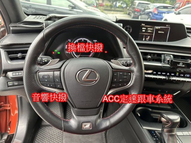 19年式LEXUS UX200 正F-SPORT 紅內裝 女用車  第11張相片