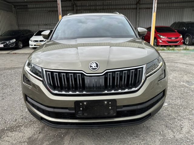 17年大棕熊KODIAQ 2.0 TSI 4X4四輪傳動正七人座  第2張相片