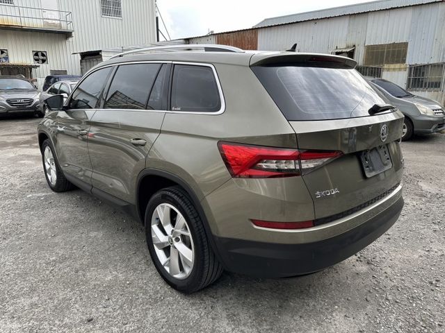 17年大棕熊KODIAQ 2.0 TSI 4X4四輪傳動正七人座  第4張相片