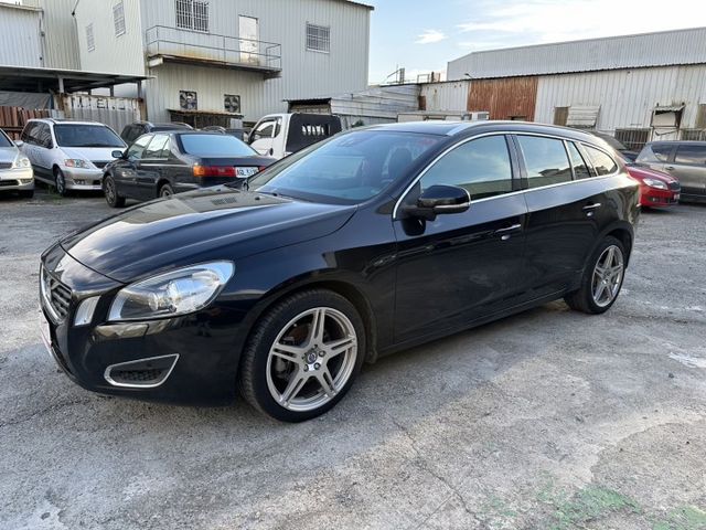 VOLVO V60旅行車 D4旗艦天窗 ACC I-KEY  第1張相片
