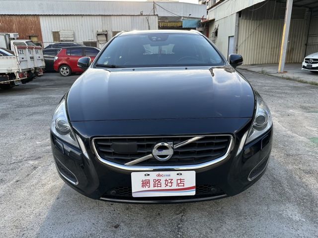 VOLVO V60旅行車 D4旗艦天窗 ACC I-KEY  第2張相片