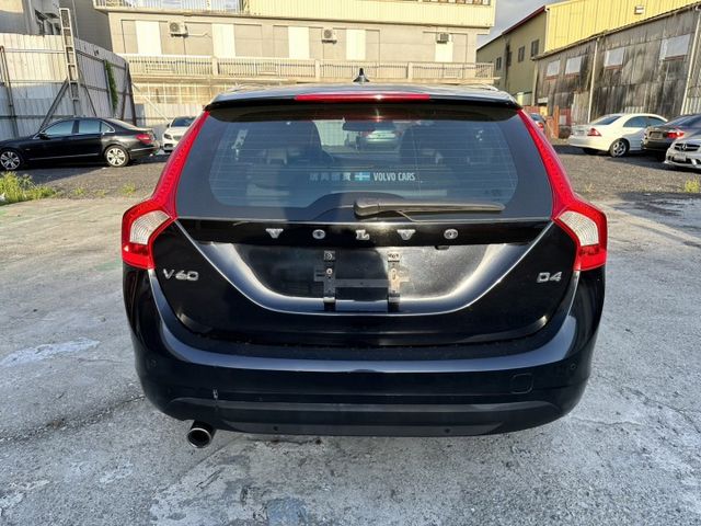 VOLVO V60旅行車 D4旗艦天窗 ACC I-KEY  第6張相片