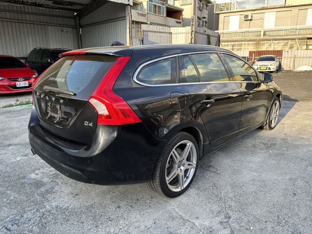 VOLVO V60旅行車 D4旗艦天窗 ACC I-KEY  第7張相片