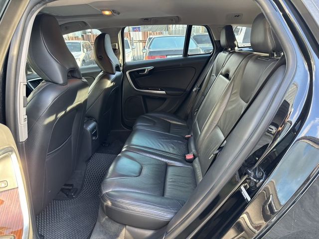 VOLVO V60旅行車 D4旗艦天窗 ACC I-KEY  第10張相片