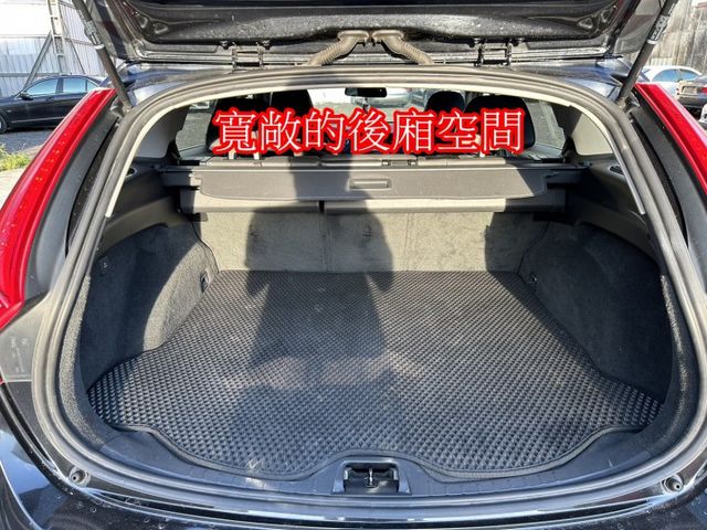 VOLVO V60旅行車 D4旗艦天窗 ACC I-KEY  第11張相片