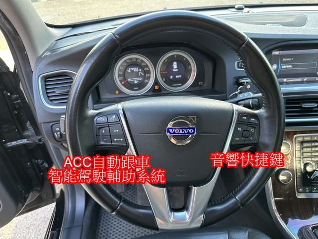 VOLVO V60旅行車 D4旗艦天窗 ACC I-KEY  第13張相片