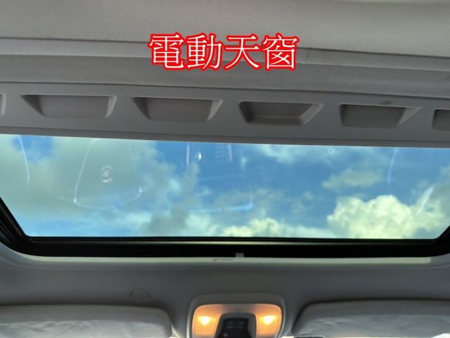 VOLVO V60旅行車 D4旗艦天窗 ACC I-KEY  第18張相片