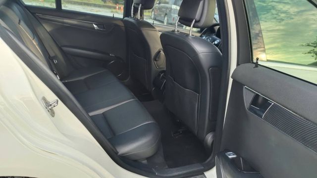 2010年賓士C300 AMG 升級四出排氣管 全車原鈑件  第12張相片