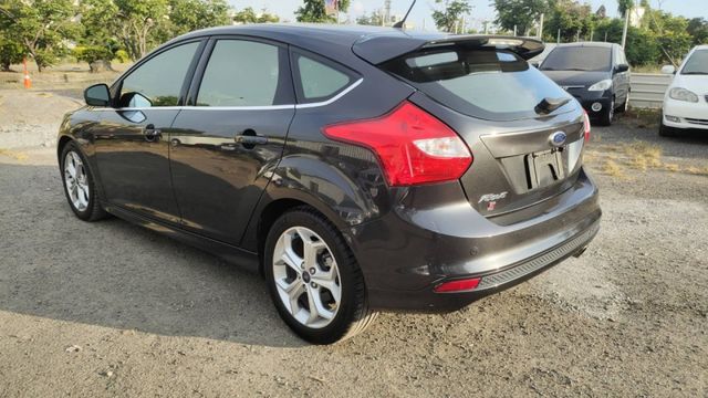 2013年FOCUS 2.0五門掀背 頂級4安 恆溫 定速  第5張相片