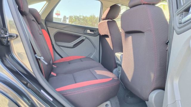 12年福特FOCUS 2.0小改款 頂級五門掀背 全車原鈑件  第12張相片