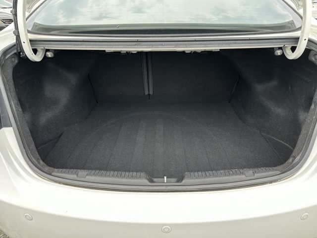 出清特賣~現代ELANTRA 1.8 頂級旗艦 全車原鈑件 一手車  第11張相片