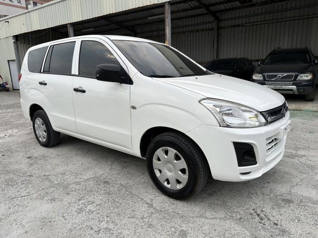 出清特賣~18年中華ZINGER 2.4商用休旅車 載人載貨都合適  第3張相片