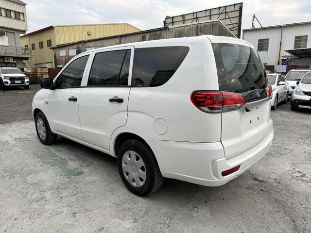 出清特賣~18年中華ZINGER 2.4商用休旅車 載人載貨都合適  第5張相片