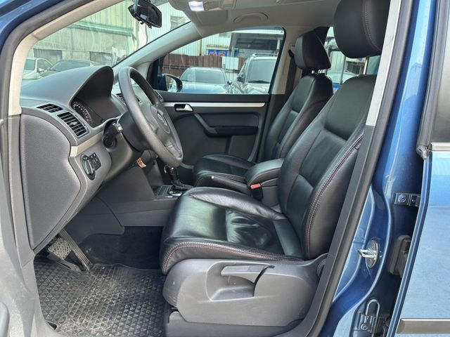 福斯TOURAN 1.6TDI 正7人座 全車原鈑件 升級安卓機  第9張相片