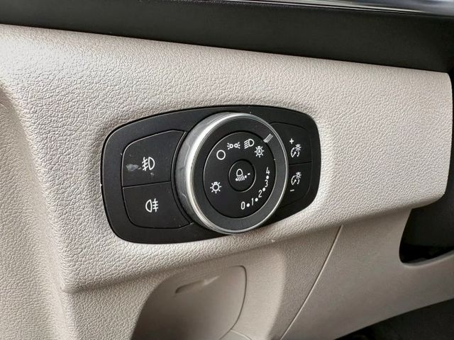 FORD 旅行家2.0柴油 豪華版  第17張相片