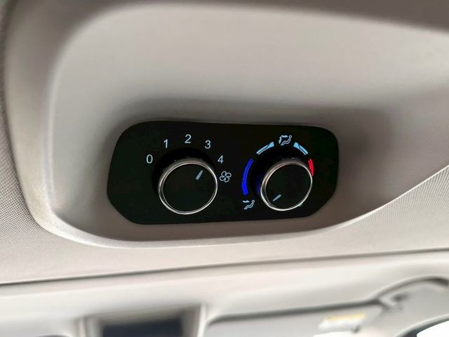 FORD 旅行家2.0柴油 豪華版  第20張相片