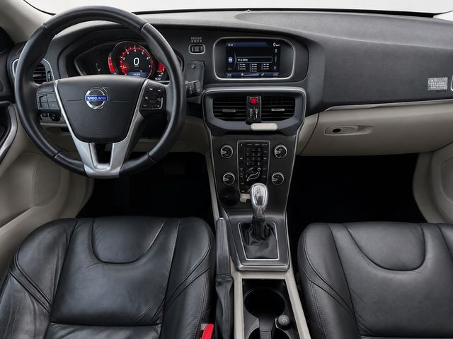 VOLVO富豪 V40  第2張相片