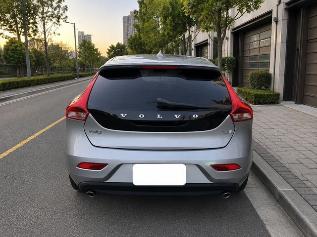VOLVO富豪 V40  第10張相片