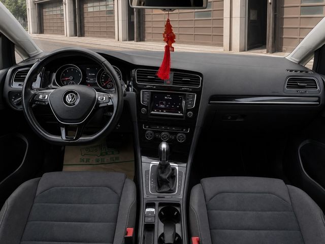 VOLKSWAGEN福斯 GOLF  第3張相片