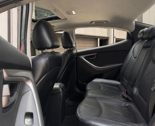 HYUNDAI現代 ELANTRA  第3張相片