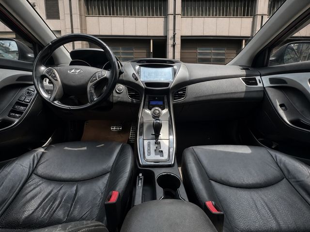 HYUNDAI現代 ELANTRA  第4張相片