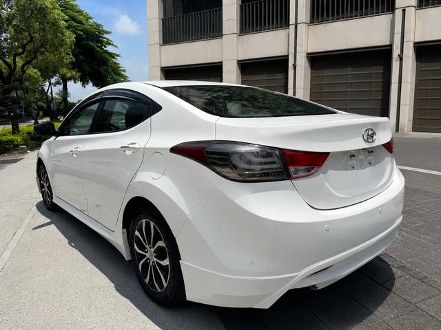 HYUNDAI現代 ELANTRA  第9張相片