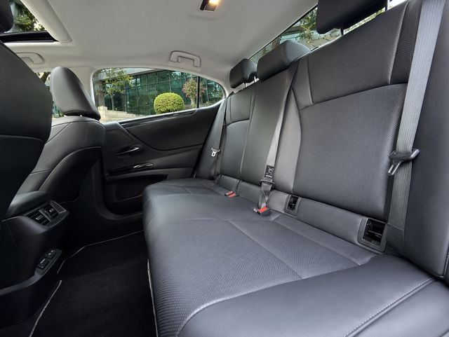 LEXUS凌志 ES300H  第4張相片