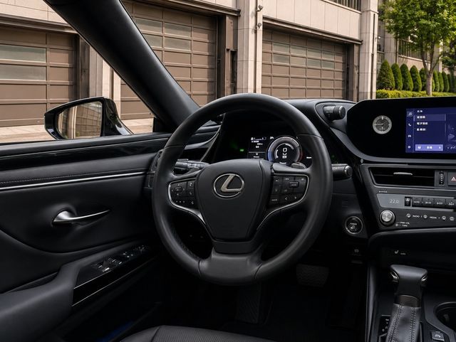 LEXUS凌志 ES300H  第6張相片