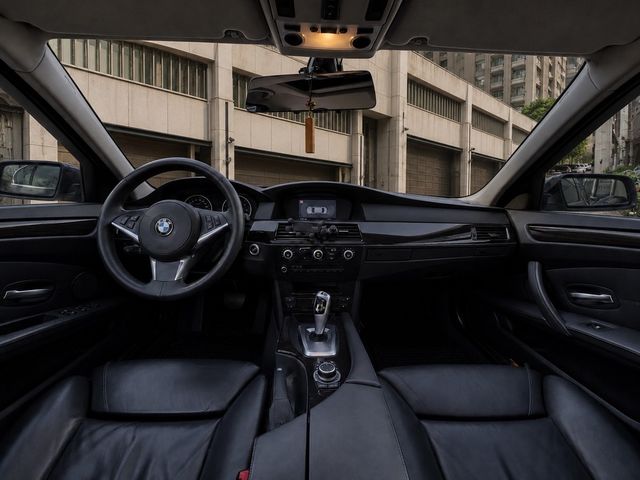 BMW寶馬 523  第3張相片