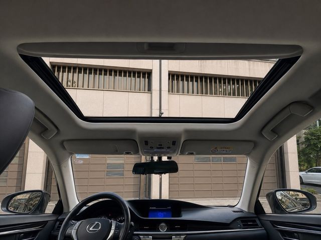 LEXUS凌志 ES300H  第5張相片