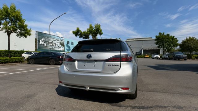LEXUS凌志 CT200H  第2張相片