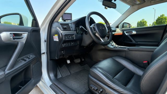 LEXUS凌志 CT200H  第5張相片