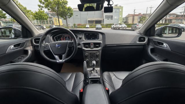 VOLVO富豪 V40  第6張相片