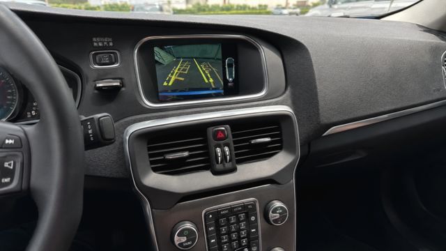 VOLVO富豪 V40  第9張相片