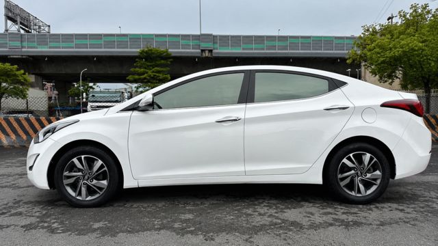 HYUNDAI現代 ELANTRA  第4張相片