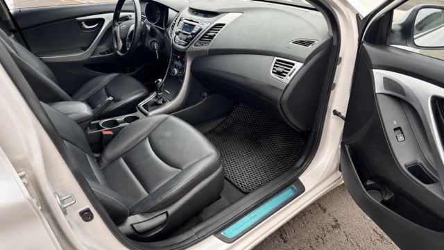 HYUNDAI現代 ELANTRA  第7張相片