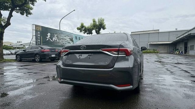 TOYOTA豐田 COROLLA ALTIS HYBRID  第2張相片