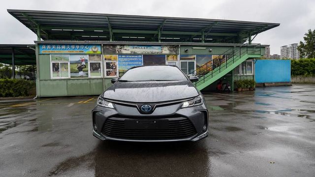 TOYOTA豐田 COROLLA ALTIS HYBRID  第3張相片