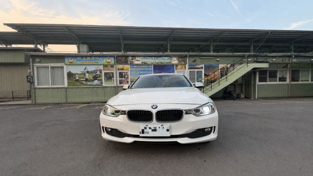 BMW寶馬 318D SEDAN  第3張相片