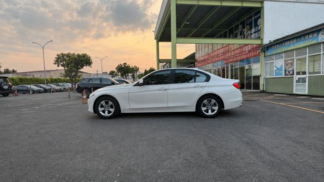BMW寶馬 318D SEDAN  第4張相片