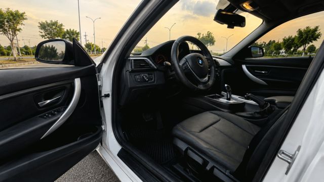 BMW寶馬 318D SEDAN  第5張相片