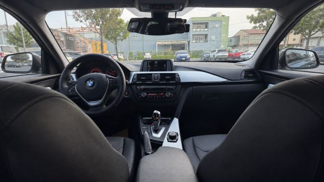 BMW寶馬 318D SEDAN  第6張相片