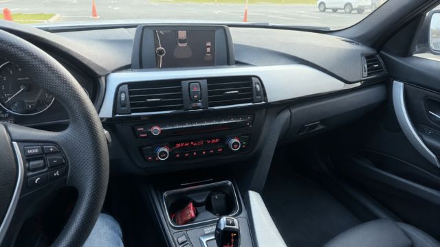 BMW寶馬 318D SEDAN  第9張相片