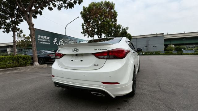 HYUNDAI現代 ELANTRA  第2張相片