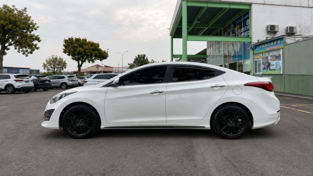 HYUNDAI現代 ELANTRA  第4張相片
