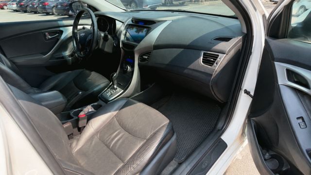 HYUNDAI現代 ELANTRA  第7張相片