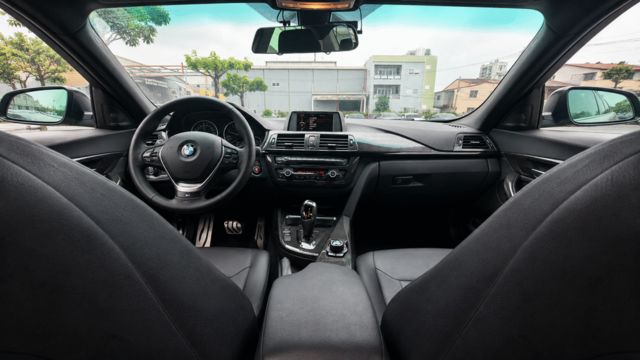 BMW寶馬 318D SEDAN  第6張相片