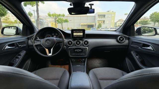 M-BENZ賓士 A180  第6張相片