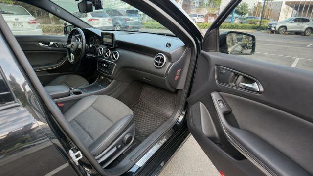 M-BENZ賓士 A180  第7張相片